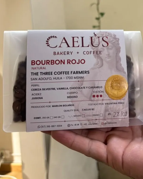 Bolsa de café Bourbon Rojo Natural de CAELUS, de The Three Coffee Farmers en San Adolfo, Huila